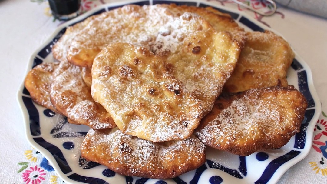 .
🎭 Orellas de Entroido / Orejas de Carnaval
Un postre tradicional aquí en Galicia y en muchas partes de España.

👉 Ya tenéis la receta paso en el Blog:
www.nimataniengorda.com

🎥 Y video con todo detalle, para que las hagáis sin complicaciones 👌😃